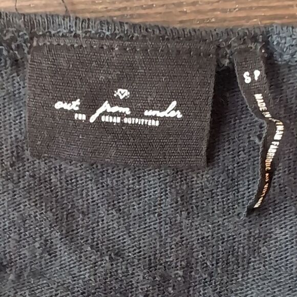 Out from under oversized v neck wrap top size S - Picture 4 of 6